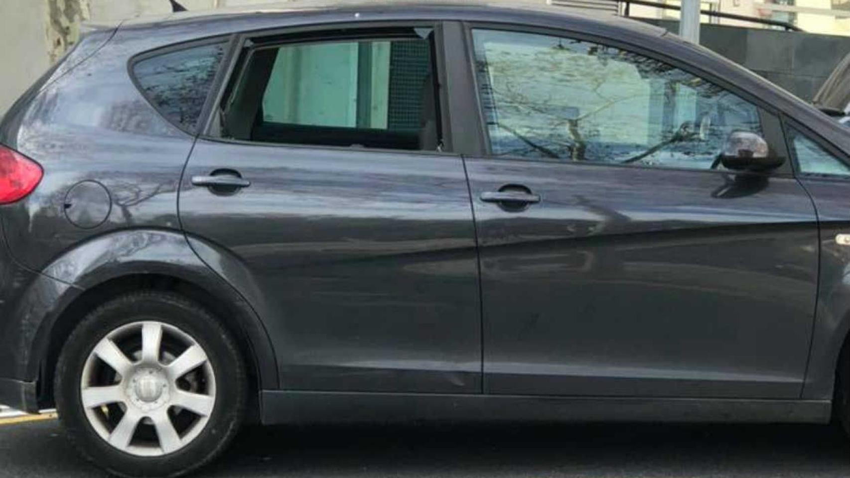Varios coches han aparecido con los critales rotos en el Guinardó / Facebook