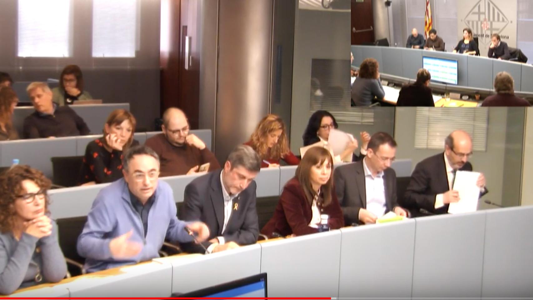 Colau y oposición avalan a la adjunta de la síndica