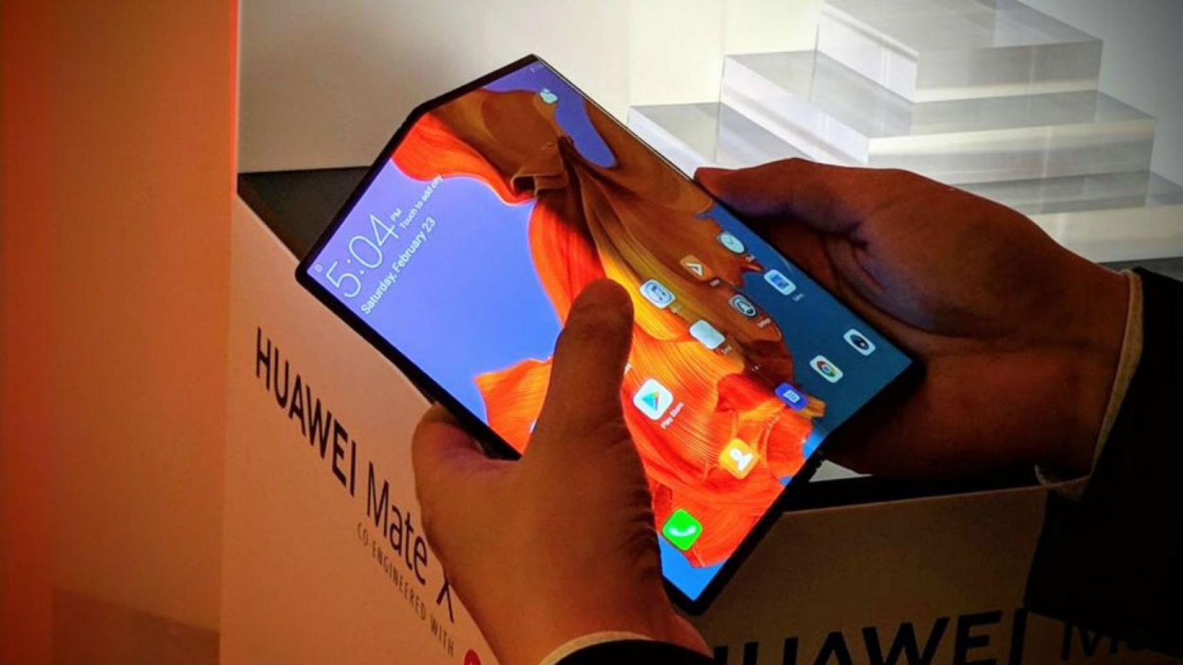 Una imagen del Huawei Mate X, el móvil plegable
