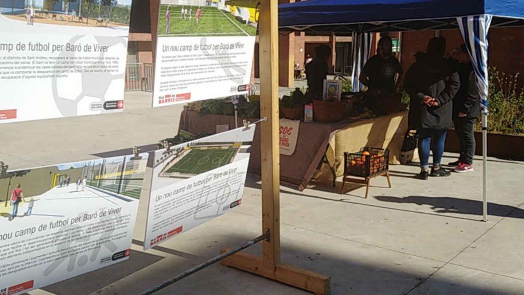 Un tablero con cuatro fotos para una inauguración fallida en Baró de Viver / @BCN_SantAndreu