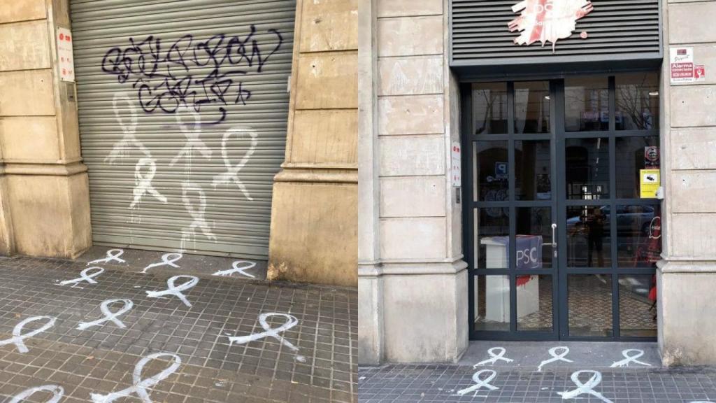 Una sede del PSC de Barcelona aparece pintada con lazos blancos / PSC