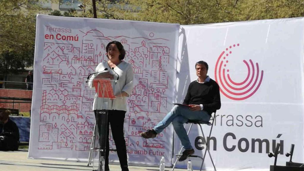 Ada Colau junto a Xavi Mantilla en Terrassa / @TerrassaEnComu