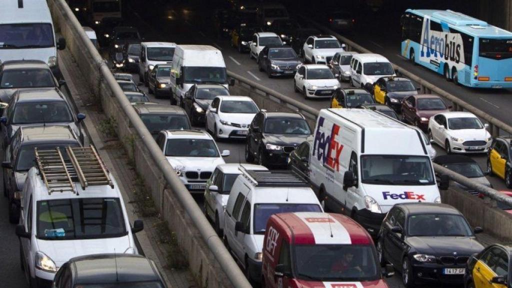 Un accidente ocasiona 12 kilómetros de retenciones en la Ronda de Dalt / TRÀNSIT