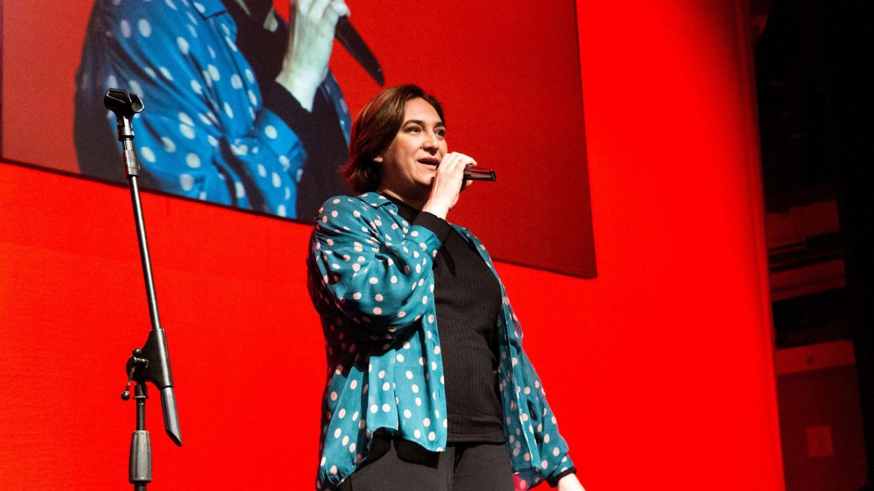 Ada Colau, en un acto público, opta a la reelección como alcaldesa de Barcelona / EFE