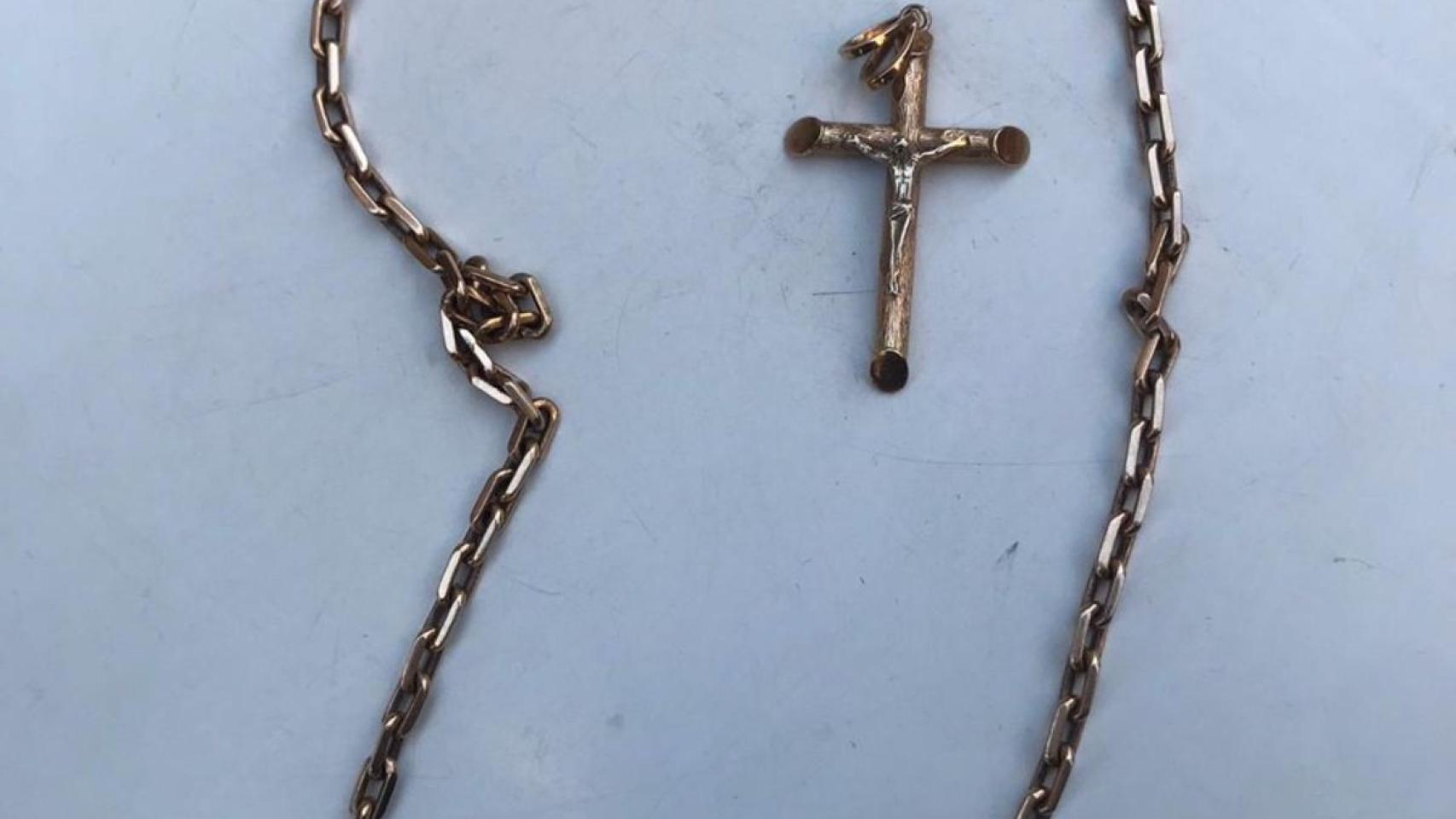 La Guardia Urbana recuperó la cadena de oro / GUARDIA URBANA