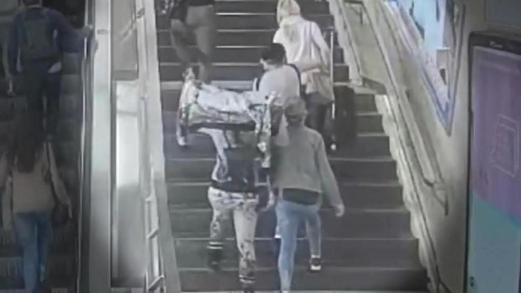 Un grupo de carteristas robando en el metro en una imagen de archivo / MOSSOS D'ESQUADRA