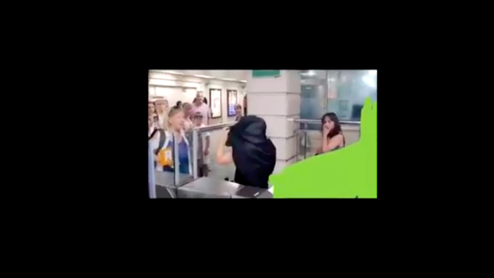 Rebelión de pasajeros contra un grupo de carteristas