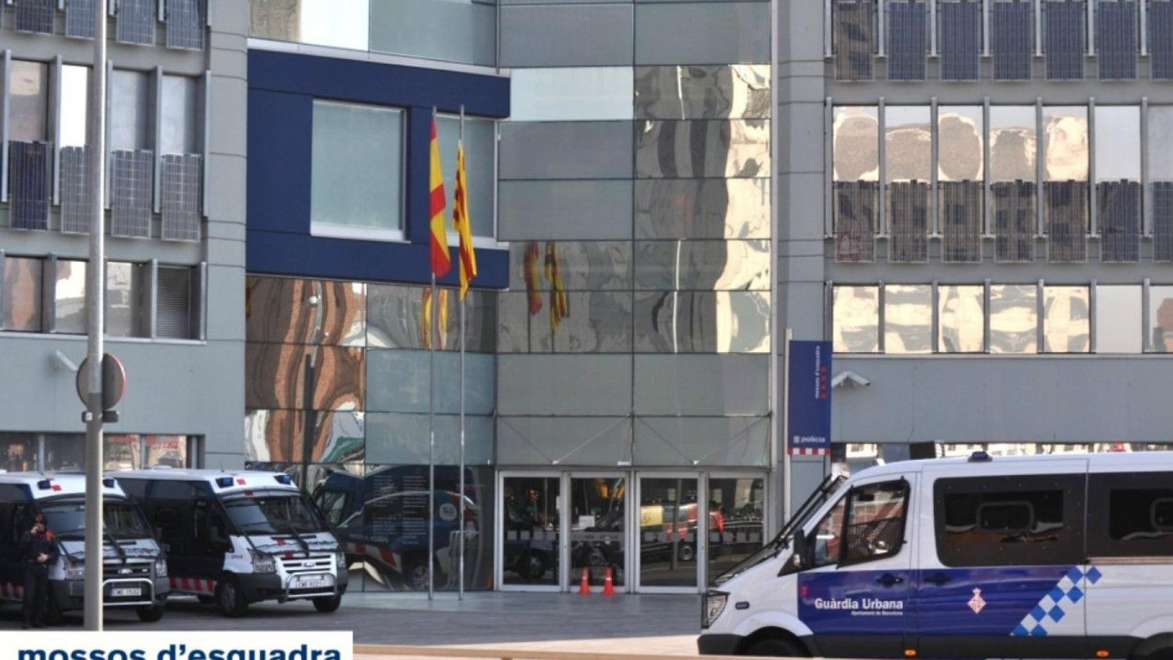 Comisaría de Mossos en el Eixample / MOSSOS D'ESQUADRA