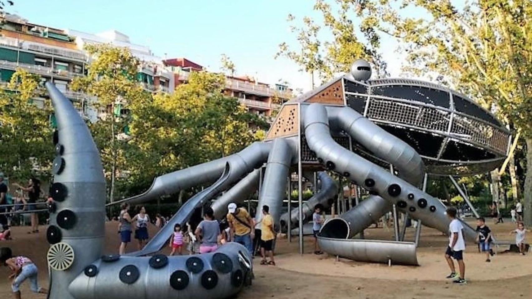 Niños en el parque del 'pulpo' ubicado en la Pegaso / EP