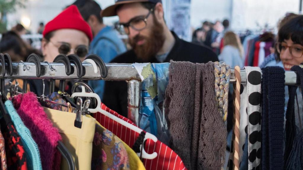 Dos personas comprando en una edición anterior del 'Give me 5'