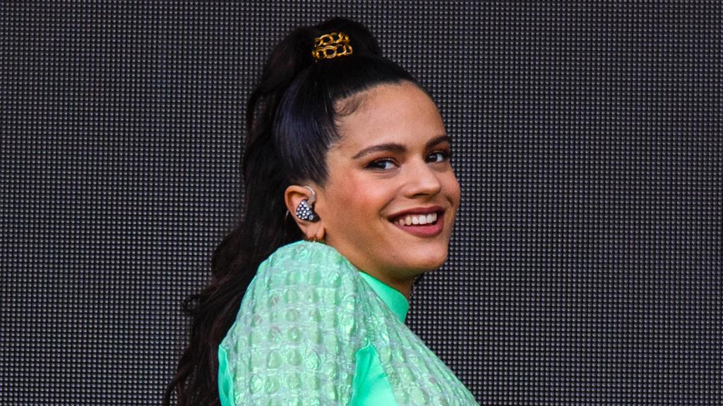 La cantante Rosalía durante uno de sus conciertos en el festival Lollapalooza de Chicago / EP