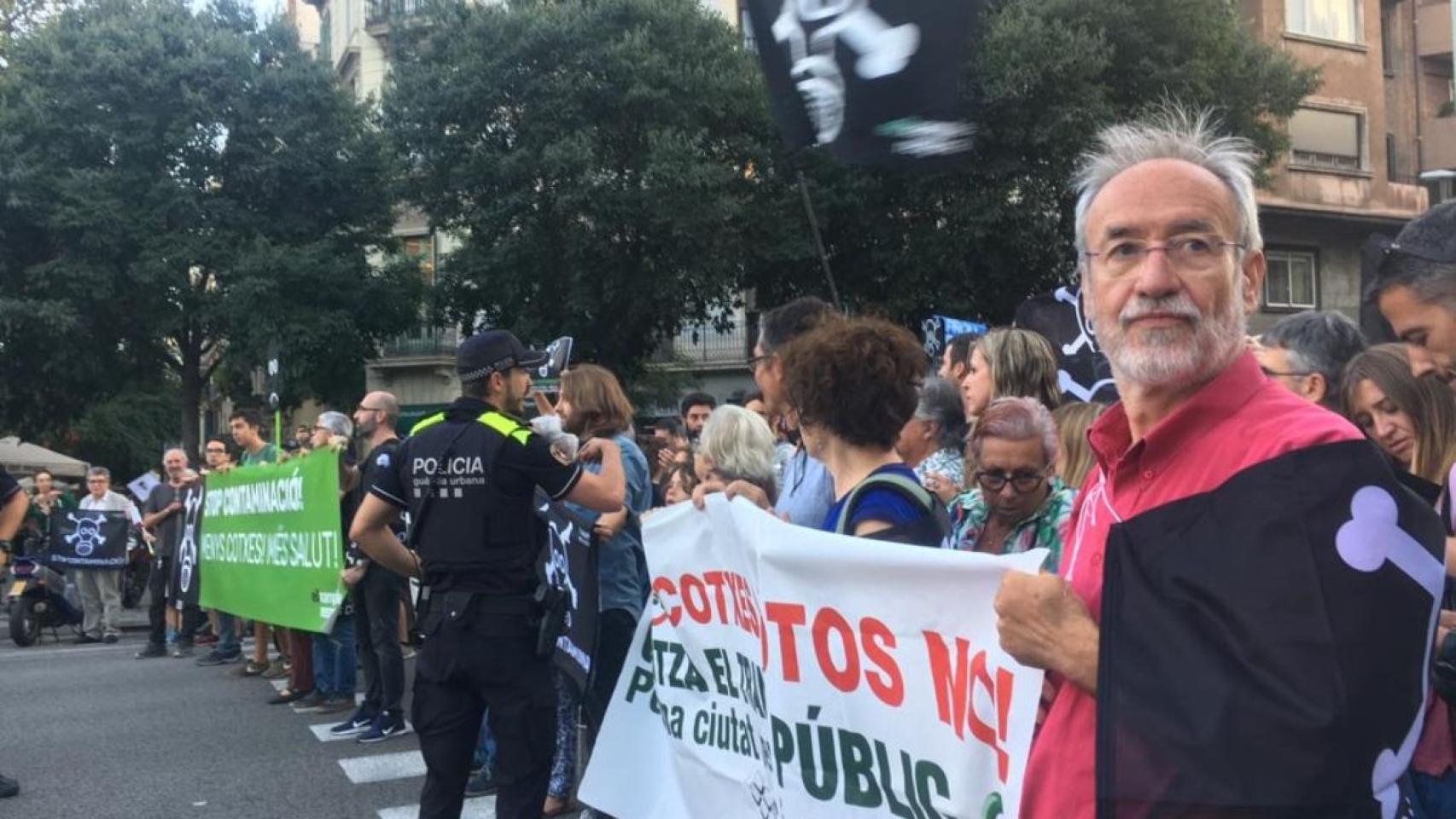 El Eixample ha salido esta tarde a la calle  para decir basta a la contaminación / METRÓPOLI ABIERTA