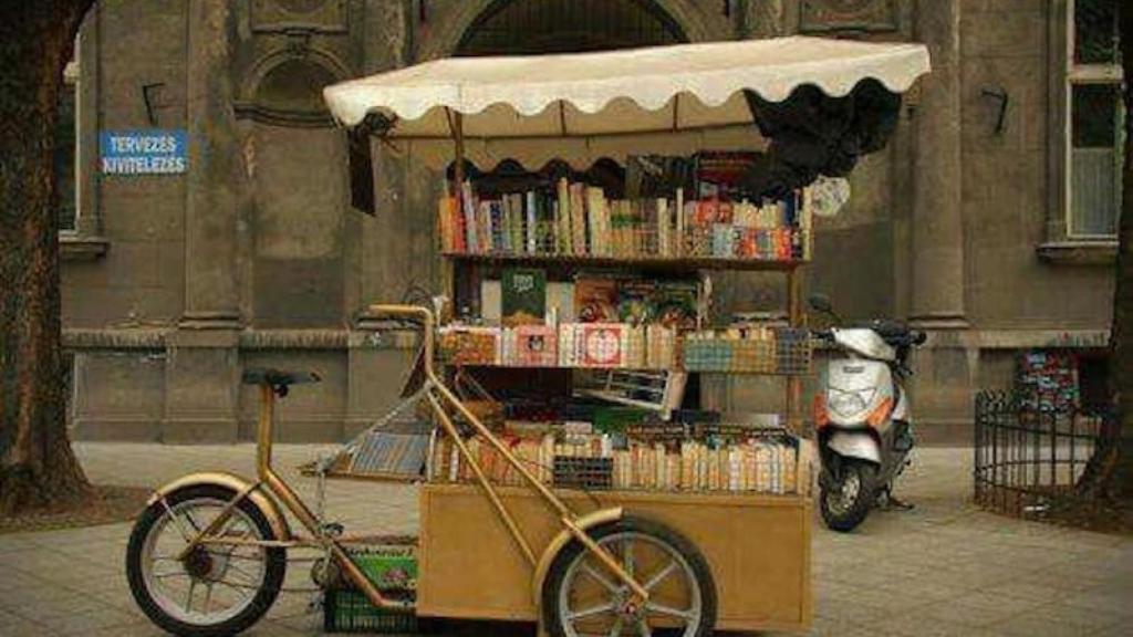 Imagen de una librería móvil para fomentar la lectura en otra ciudad / Archivo