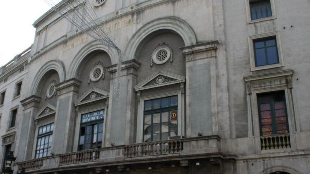 La fachada del Teatro Principal en febrero del año 2017, cuando anunció su cierre / MA