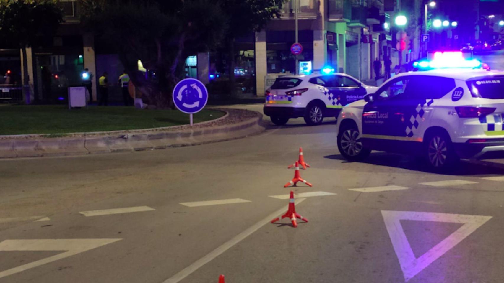 Patrullas de la Policía Local de Sitges en la rotonda de Can Perico en una imagen de archivo / TWITTER @policiaSitges
