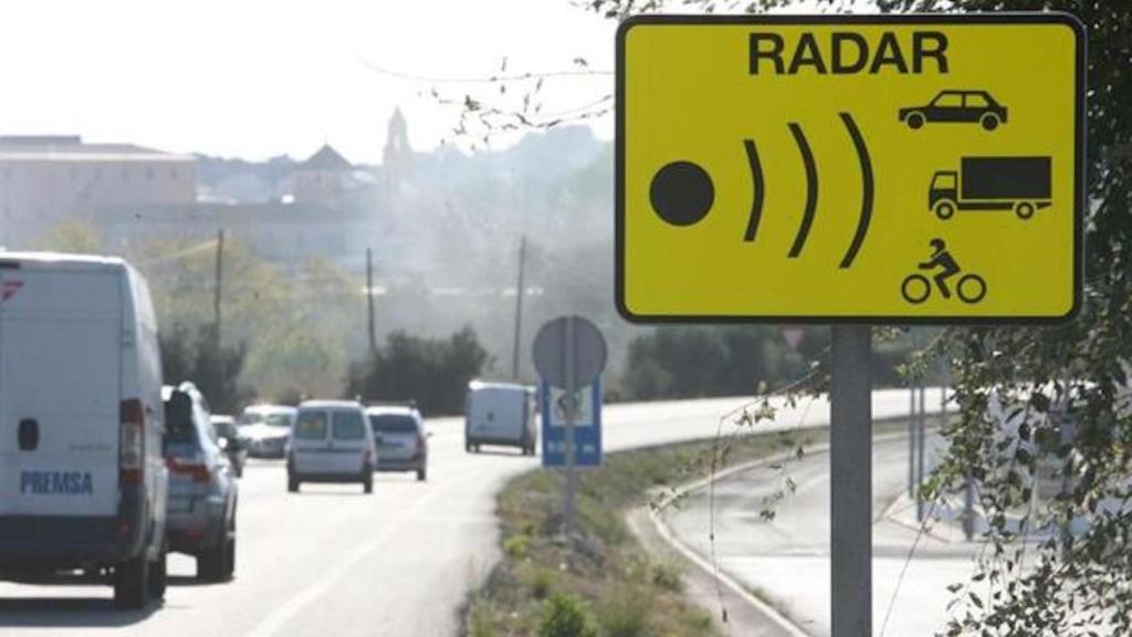 Imagen de un aviso de radar en una carretera / EFE