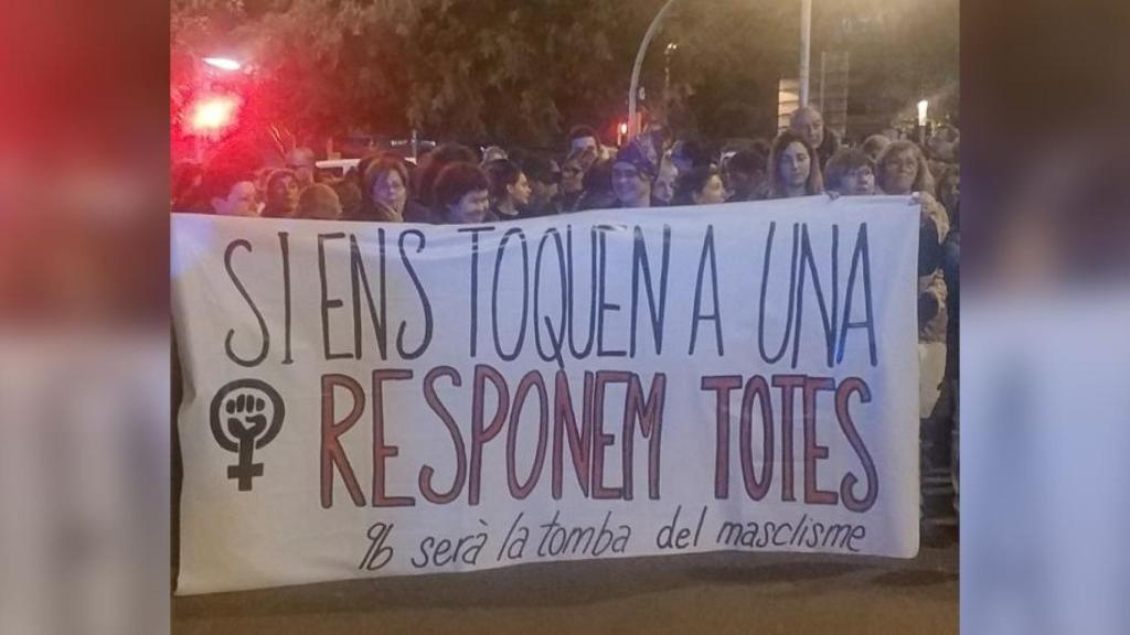 Protesta este viernes en Nou Barris donde un hombre fue arrestado el jueves por una doble violación. / NOVEMBRE FEMINISTA vía TWITTER