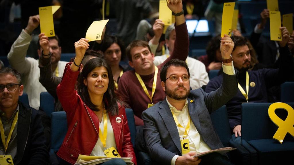 Marta Vilalta y Pere Aragonès, durante la votación en el Consell Nacional de ERC / EUROPA PRESS