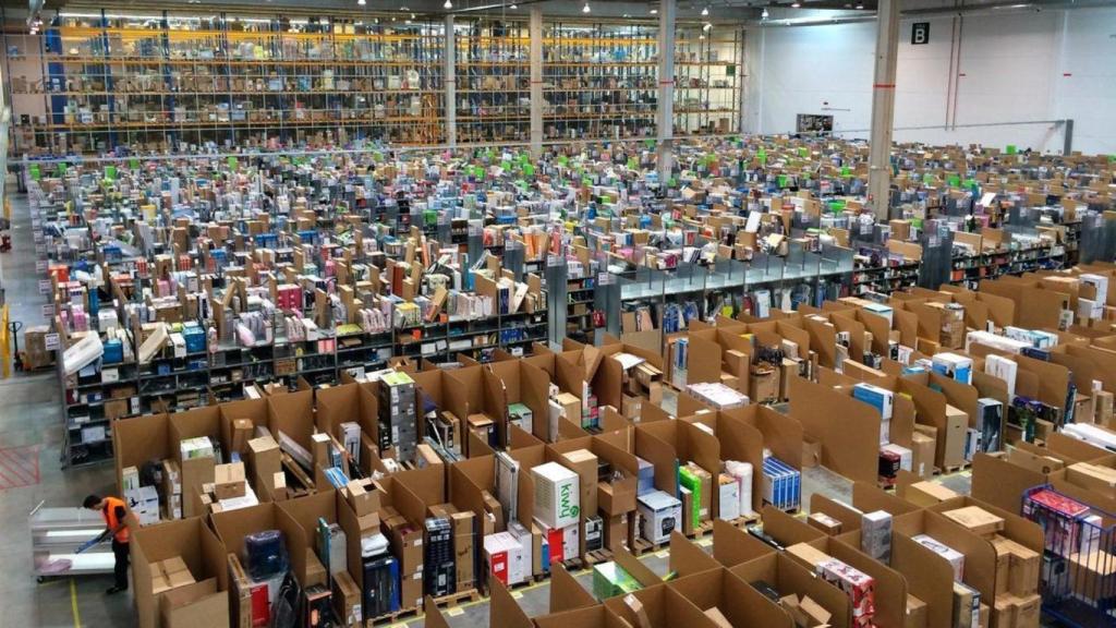 Interior de una sede de Amazon en España