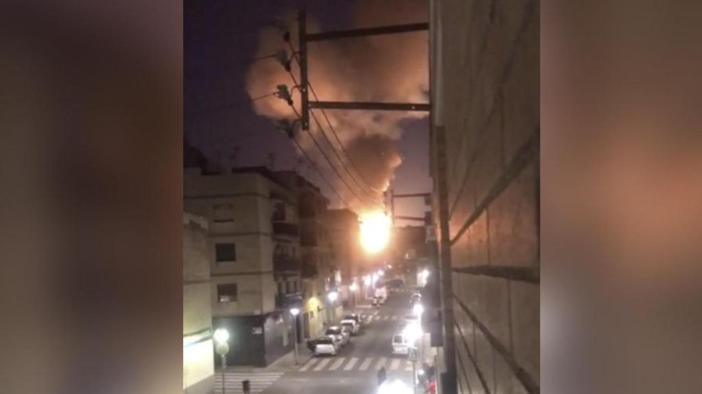 Captura de pantalla de uno de los vídeos de la explosión de Tarragona / METRÓPOLI ABIERTA
