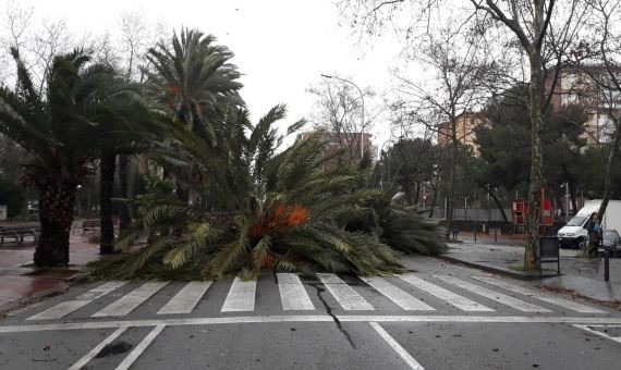 La Rambla de Prim, cortada / ÒSCAR BENÍTEZ