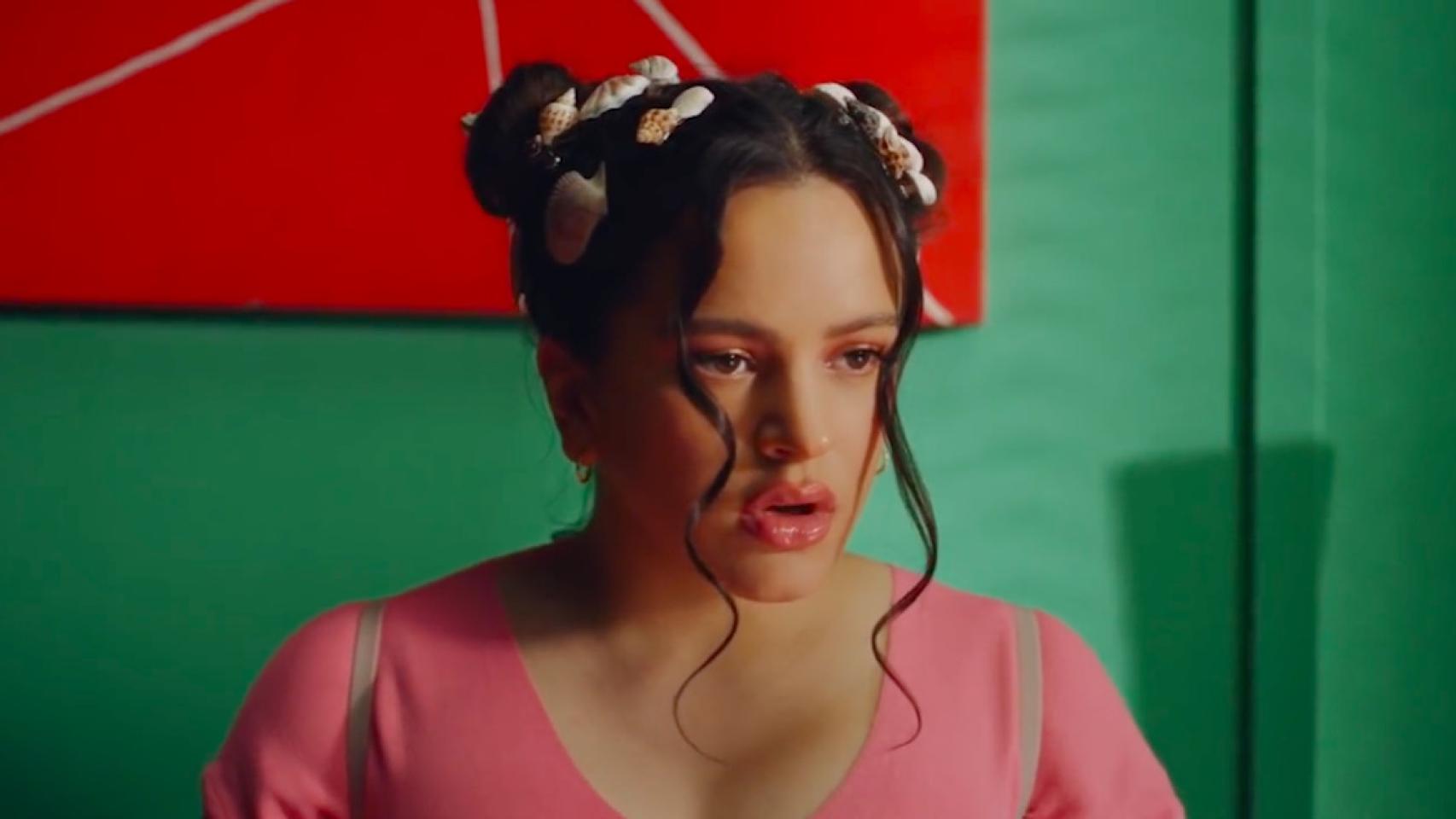 Captura de pantalla del último vídeo de Rosalía, 'Juro que' / YOUTUBE