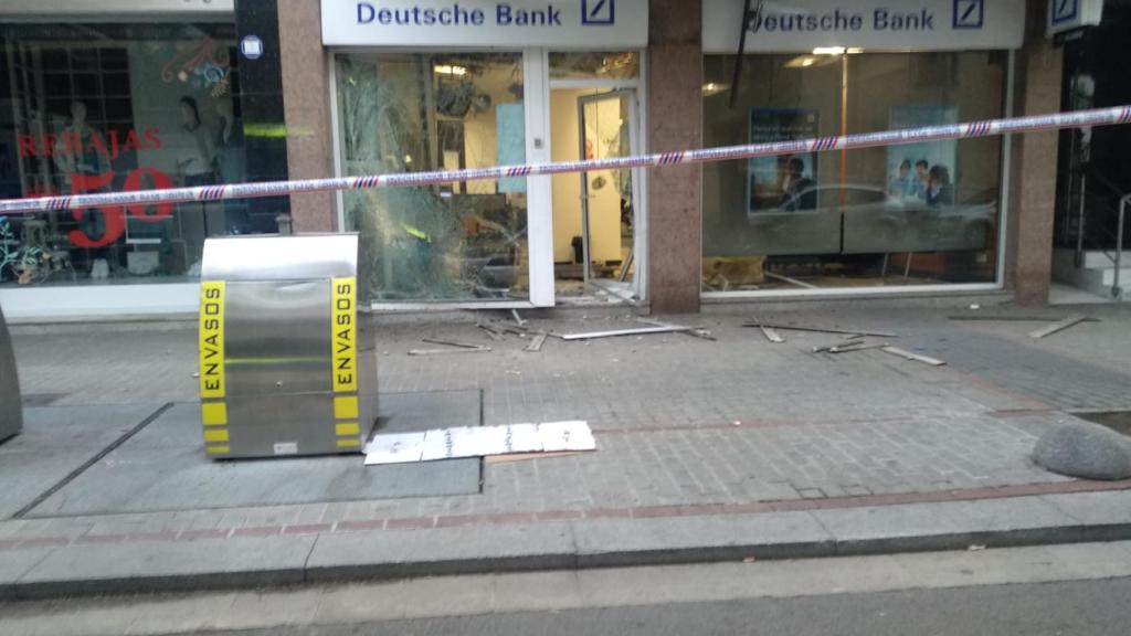 Explosión de una sede bancaria en Cerdanyola del Vallès