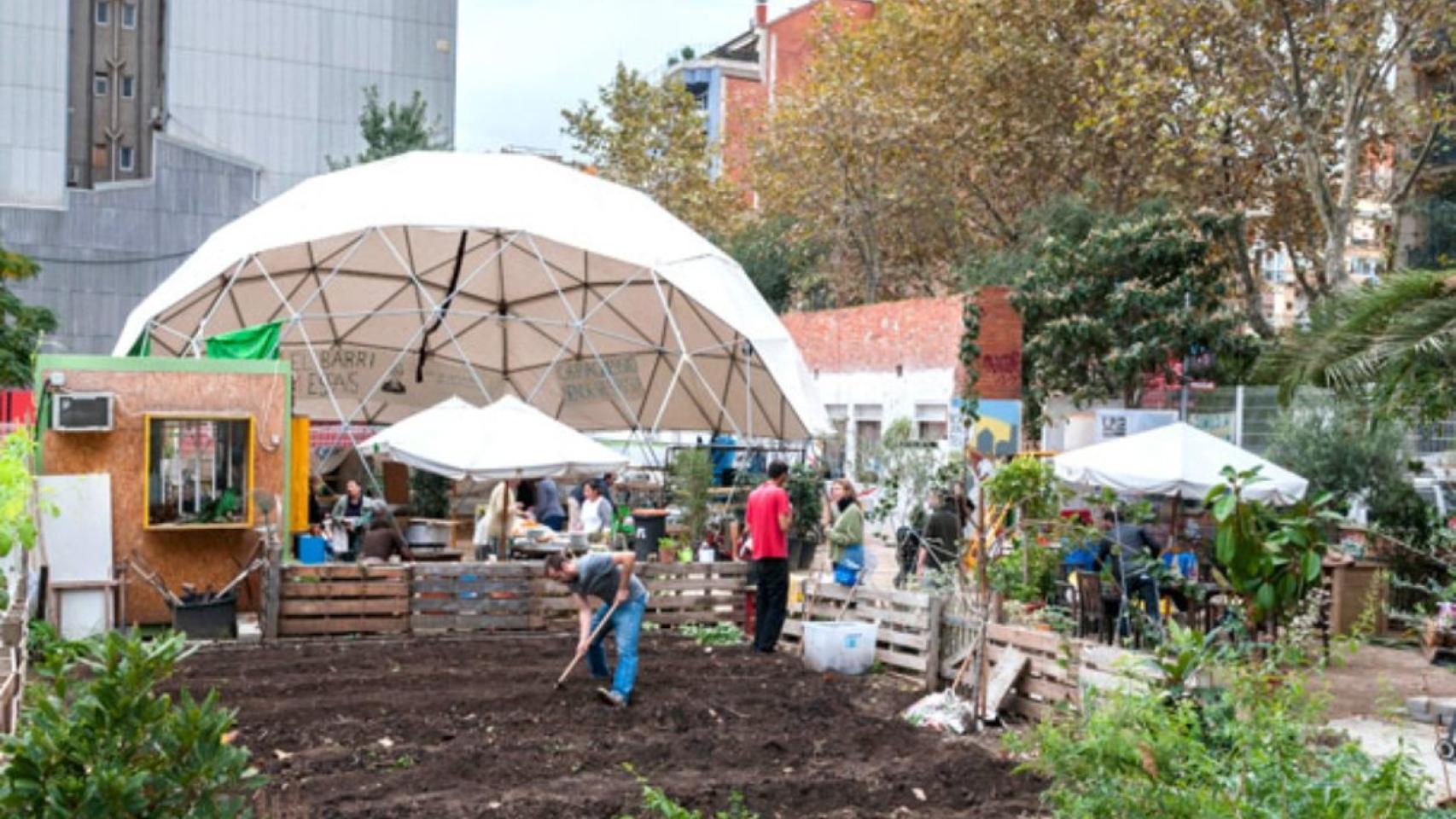 Huerto urbano de 'Germanetes' en el distrito de l'Eixample / @CecileDiguet