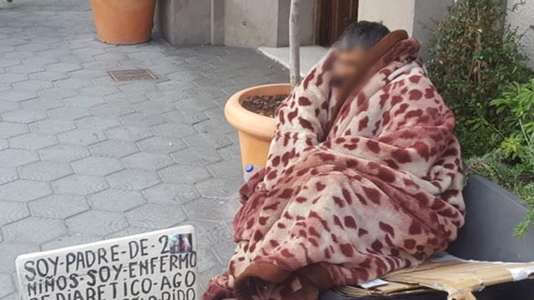 El mendigo, en una calle de Barcelona / MOSSOS