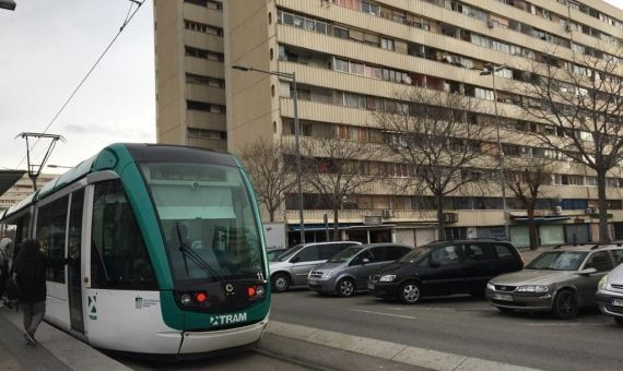 El tranvía, a su paso por la Mina / GA