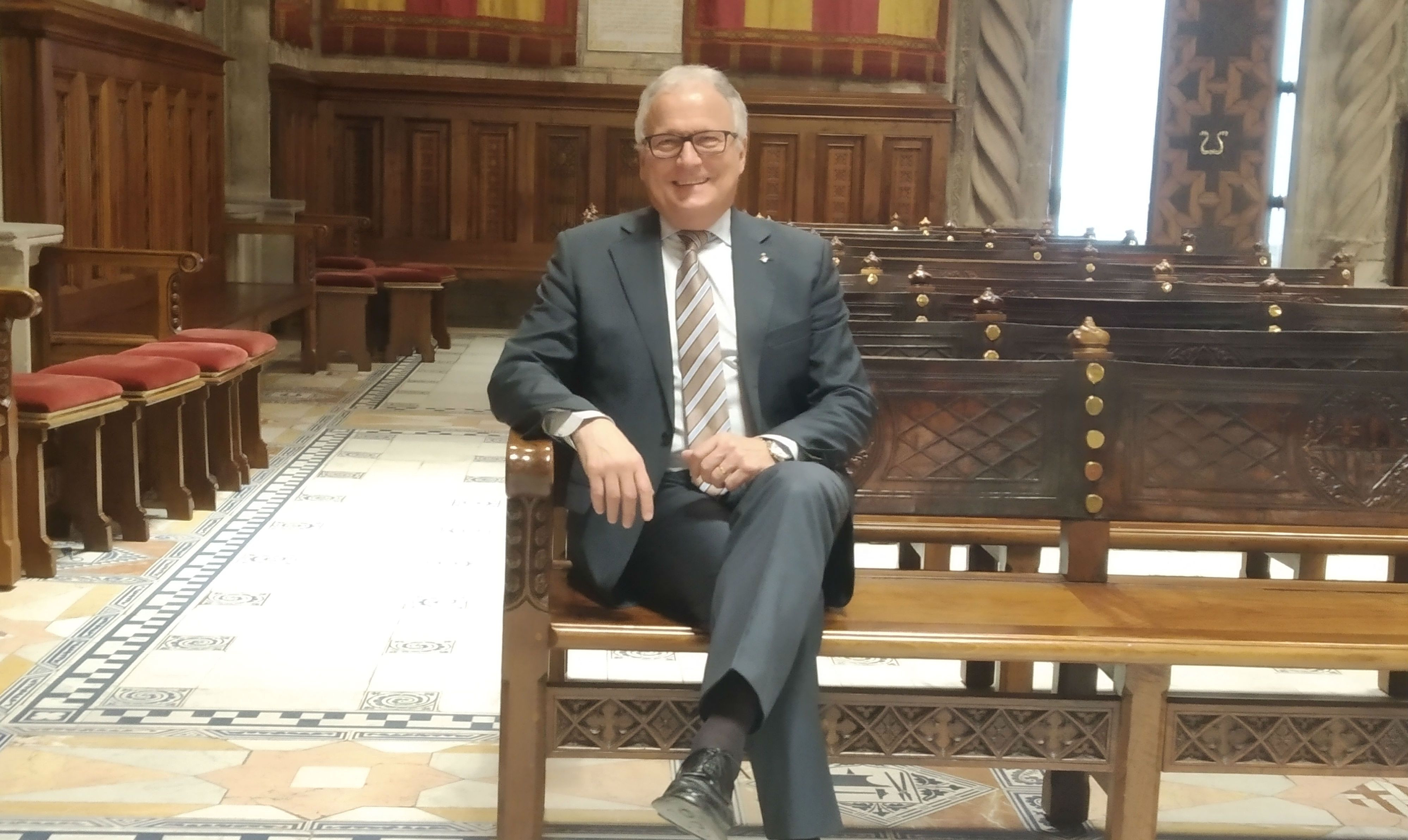 Josep Bou, en el Saló de Cent / JORDI SUBIRANA