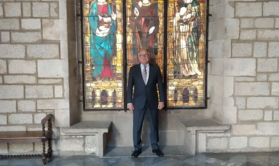 Josep Bou, en la Galeria Gòtica del Ayuntamiento / JORDI SUBIRANA