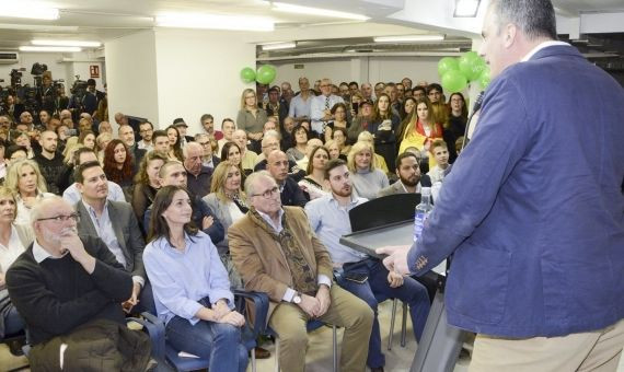 Javier Ortega Smith da un discurso en la inauguaración de la sede de Vox / TWITTER VOX