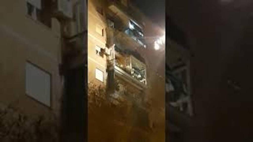 Captura de pantalla del vídeo de un vecino donde se muestran los instantes posteriores al derrumbe de los balcones