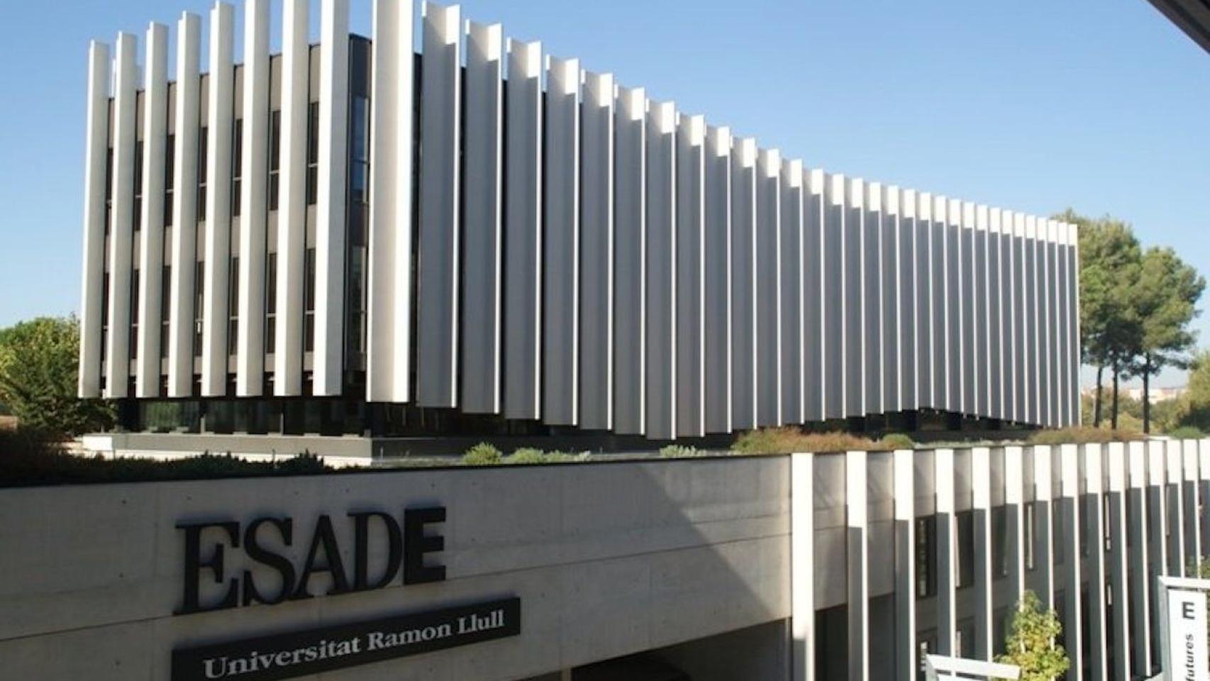 Fachada del campus de Sant Cugat del Vallès que ha suspendido sus clases por un caso de coronavirus / EUROPA PRESS