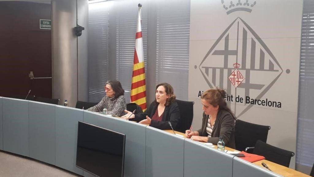 La alcaldesa de Barcelona, Ada Colau, junto a Gemma Tarafa, regidora de salud / EP