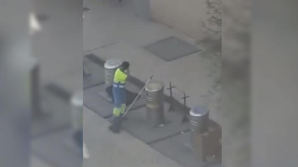 Captura de pantalla del emotivo homenaje a Encarna, la trabajadora de la limpieza de Badalona / BMAGAZINE