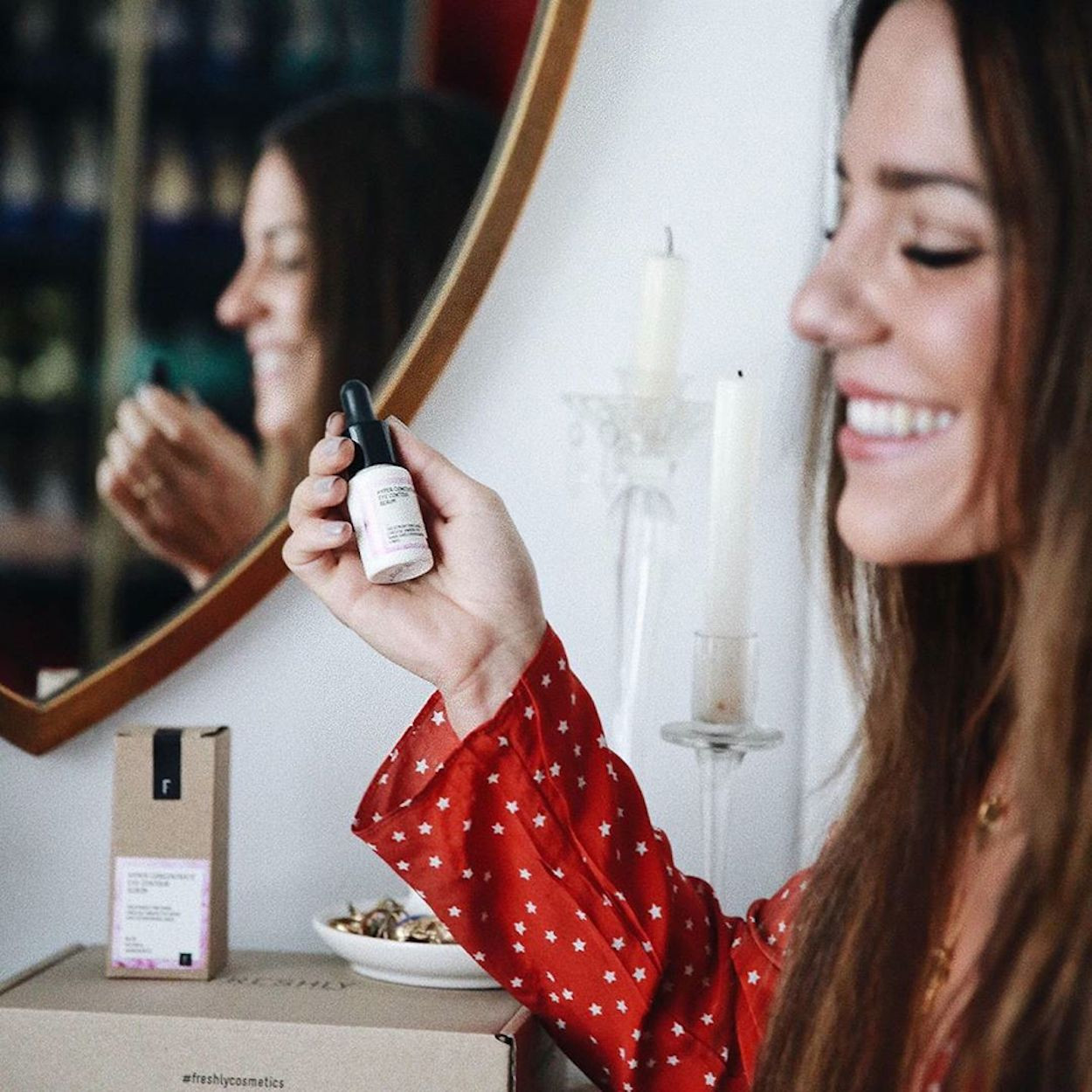 La instagramer Paula Ordovas promociona un producto en la red / FRESHLY COSMETICS