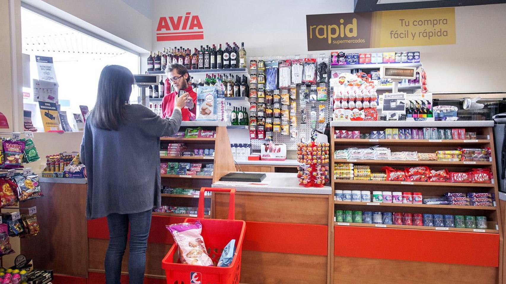 Un supermercado dentro de una gasolinera