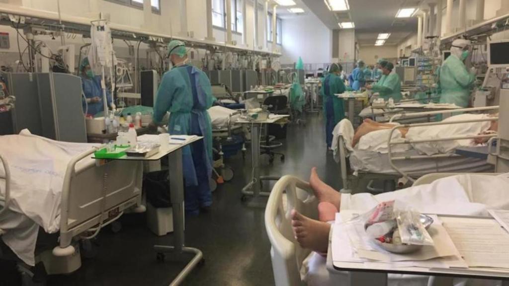 Pacientes en una UCI de Sant Pau / CG