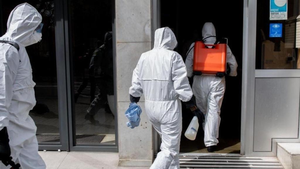 Efectivos de la UME en una residencia de Barcelona / EUROPA PRESS- DAVID ZORRAKINO