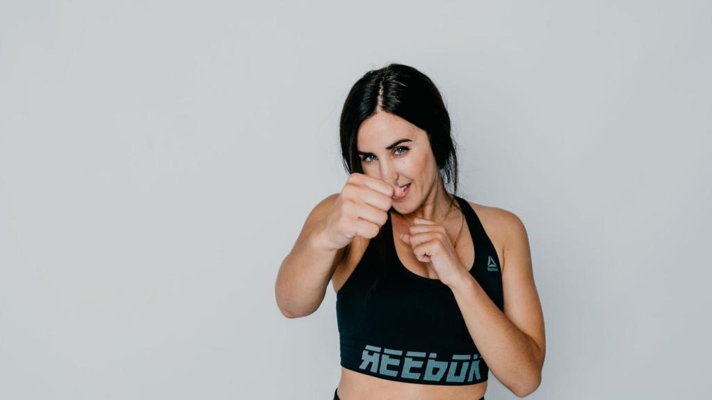 La influencer Patry Jordán realizando un entrenamiento de abdómen y glúteos / CEDIDA