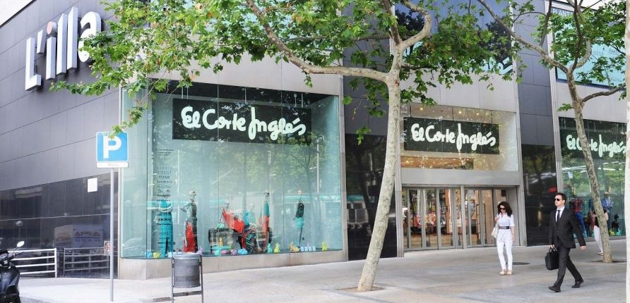 Exterior del centro comercial l'Illa de Barcelona