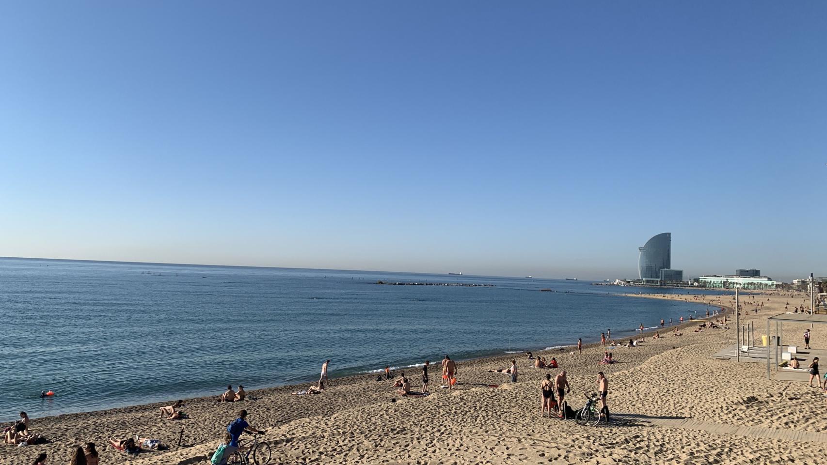 Una imagen de una playa de Barcelona / V.M. - METRÓPOLI