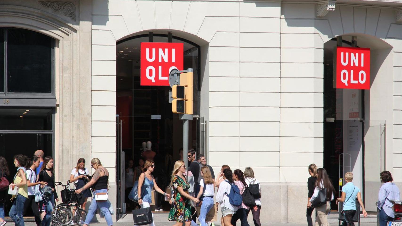 Exterior de un local comercial de Uniqlo en Barcelona / ARCHIVO