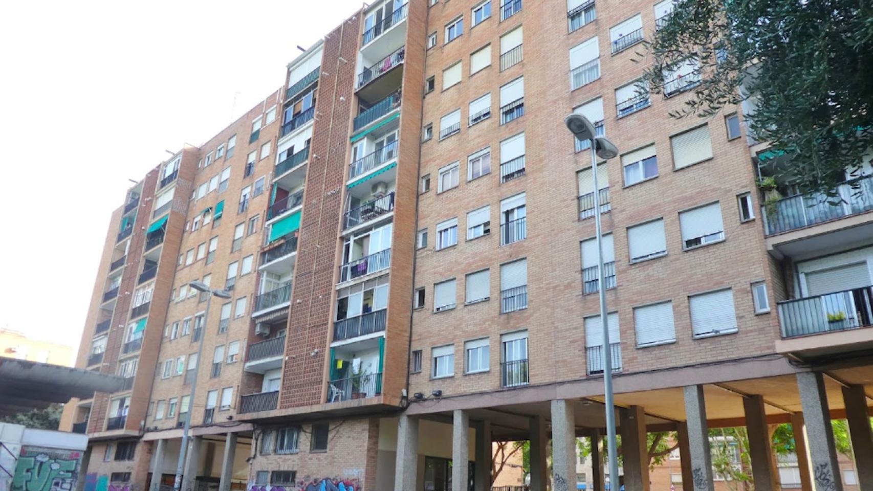 Bloque de pisos de Sant Crist, barrio de Badalona / GOOGLE MAPS