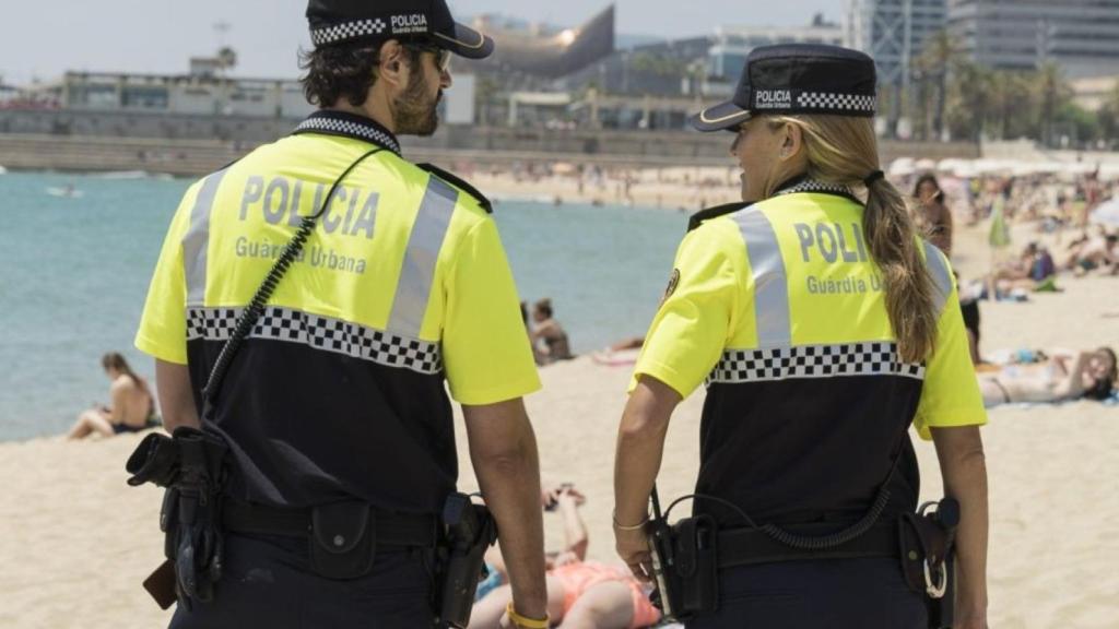 Agentes del Grupo de Playas de la Guardia Urbana / AJ BCN