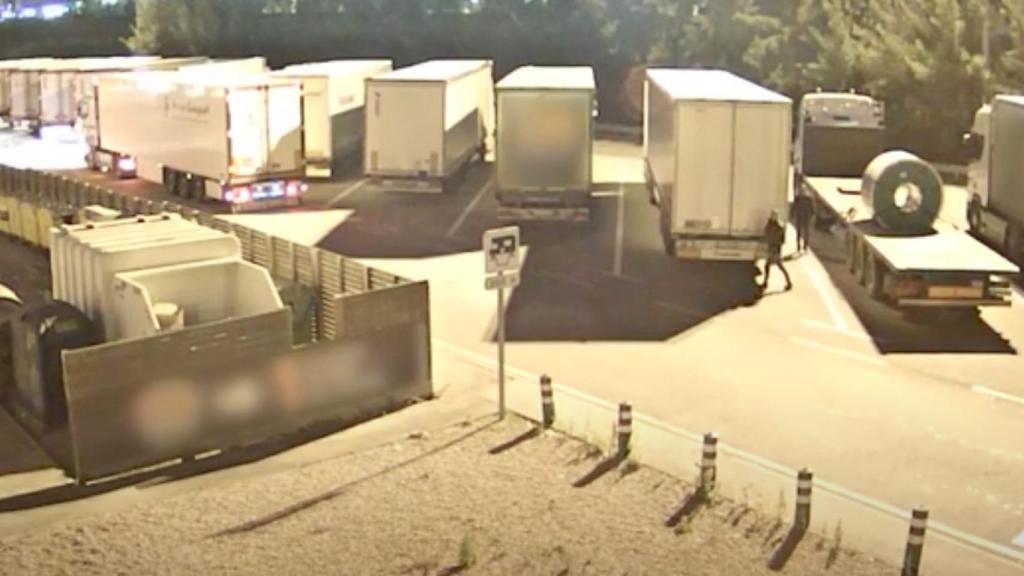 La banda organizada robando en el interior de los camiones aparcados en la AP-7