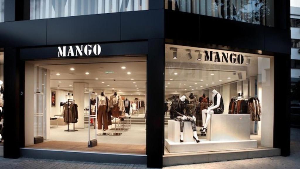 Exterior de una tienda de Mango, situada en el centro de Barcelona