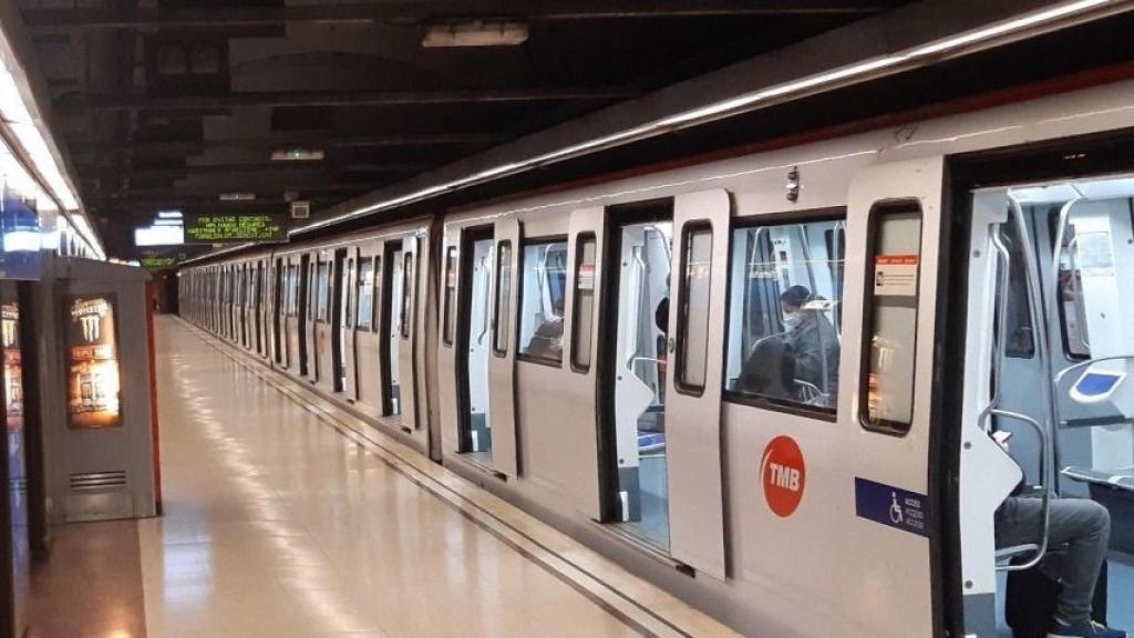 Convoyes de metro de TMB casi vacios durante la pandemia